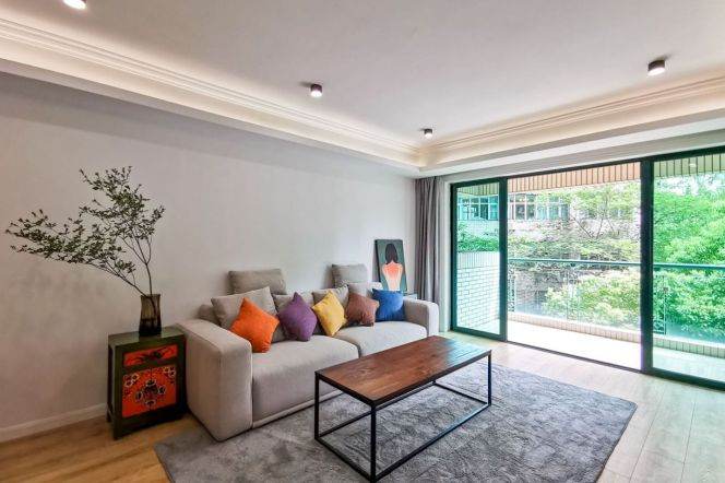 Simple Stylish 3Brm With A Balcony Near Line 2/11 Jiangsu Rd
