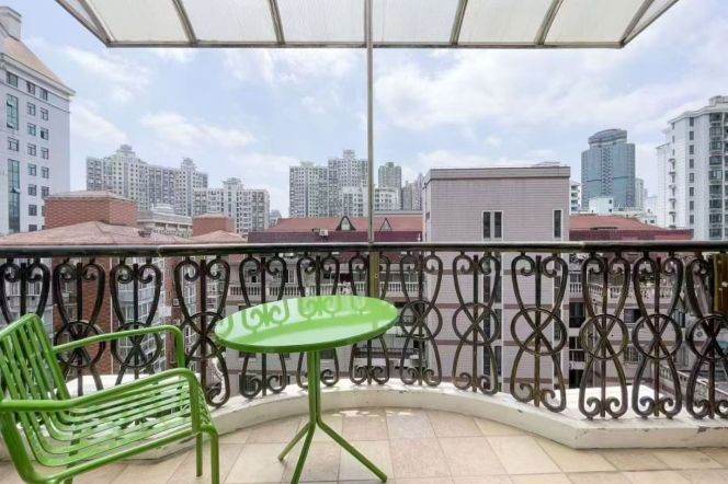 Beautiful 1br@elevator with balcony near Changshou Road