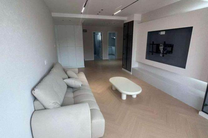 beixinjing rd Brand new 2BR/big living room/110sqm@L2