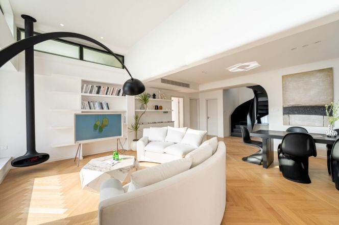 Top floor@Spacious 4brs&2baths with terraces in Putuo District