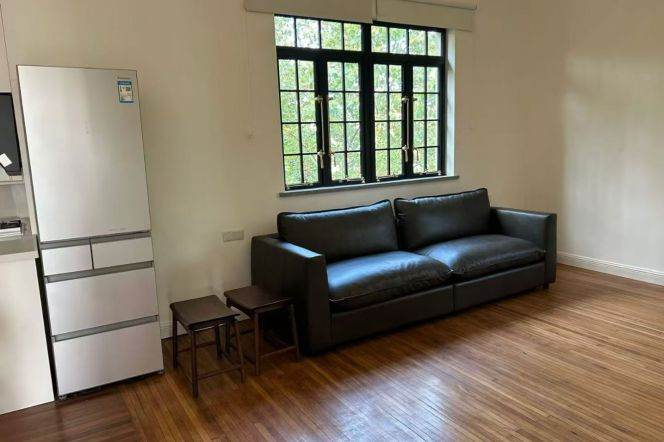 Beautiful green view 2brs with big yard near Hengshan Road