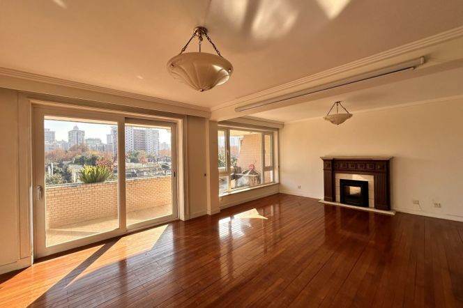 Grand 170m² Duplex in Heritage Building near Hengshan Road Station