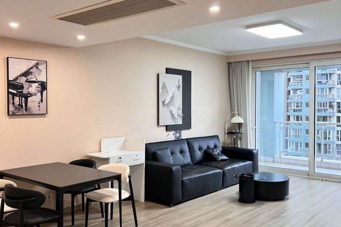 Open balcony 2Bdrs &2Bths elevator apt+Central AC@Zhaojiabang Rd