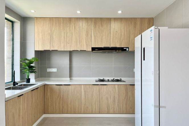 Sunlit 3BR 2BA Residence w/Heating+Balcony in Lianyang/Century Park