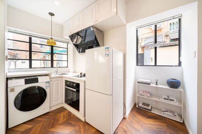 The whole house 1Br/1Lr/1Bt apt nr Changshu rd,M1/7