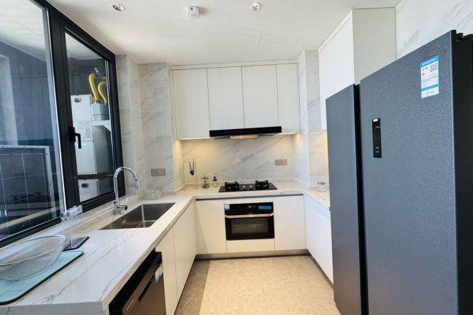 Modern 3brs with floor heating and blcony in Gubei 