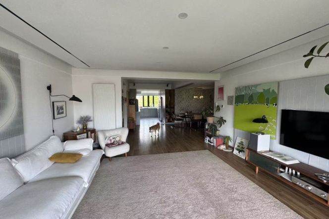 Expansive 180m² Old Apt w/Heating+Balcony nr Hengshan Rd Station