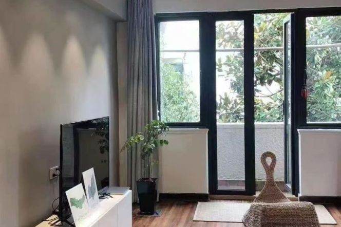 Beautiful green view 1br with balcony near Hengshan Road