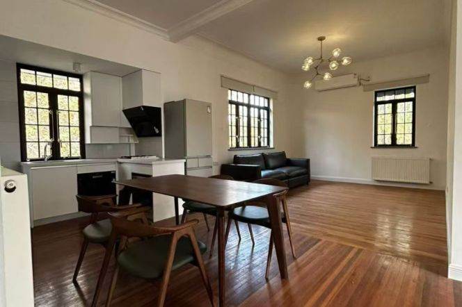 Beautiful green view 2brs with big yard near Hengshan Road