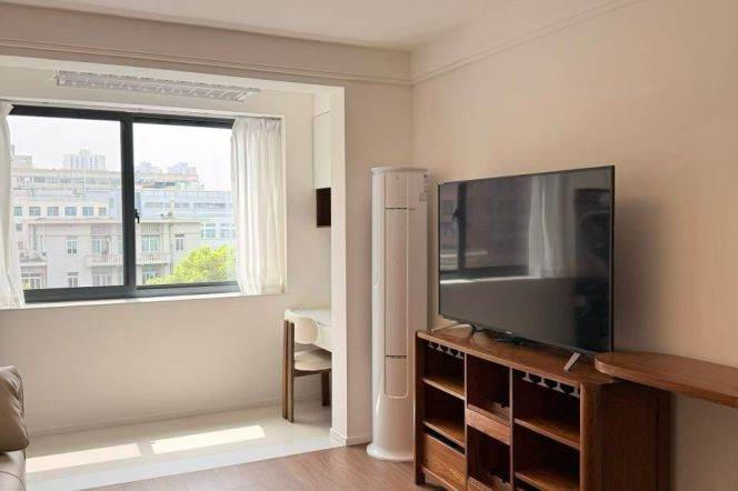 First landlord~Sunny two Bedrooms elevator apt+Dryer@L7/9Zhaojiabang Rd