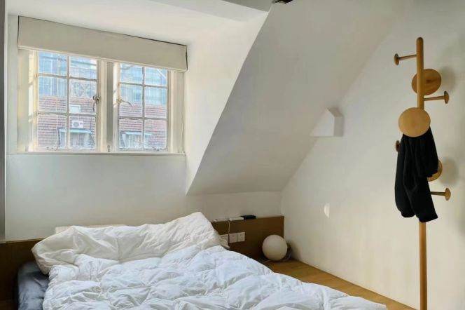 Good lighting 1br with balcony near Jing'an Temple