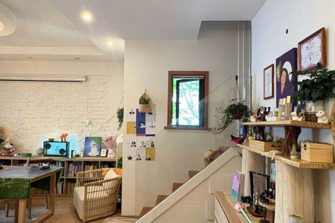 Good lighting 2brs with balcony near Jiaotong University