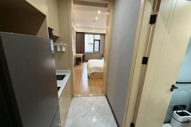 1Studio with elevator near line Xujiahui and Jiao'tong University can long and short lease