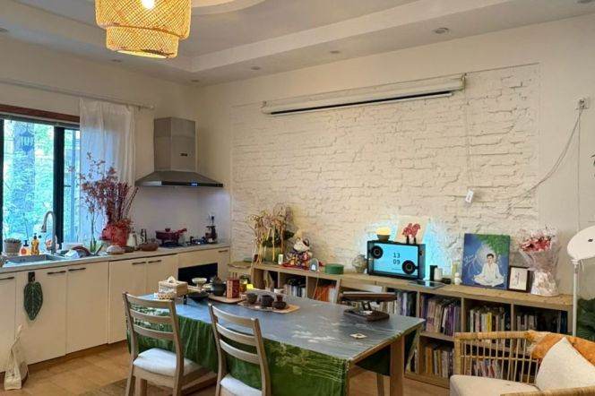 Good lighting 2brs with balcony near Jiaotong University