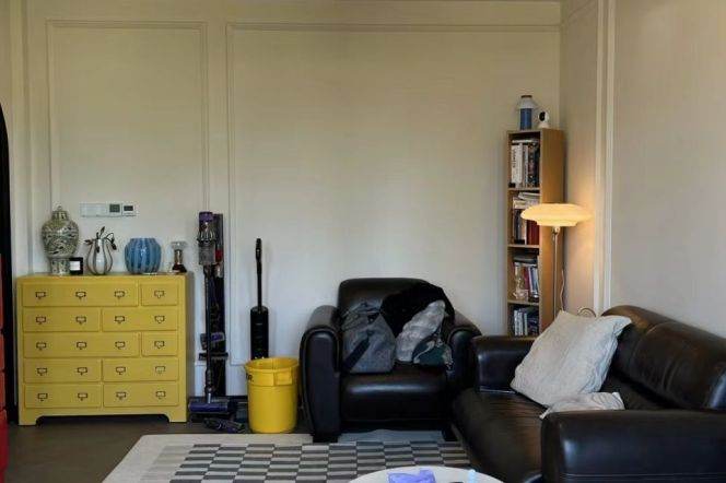 Tasteful 1BR Old Apt w/Heating&Balcony on Yandang Rd