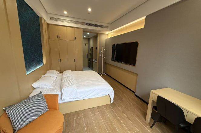 1Studio with elevator near line Xujiahui and Jiao'tong University can long and short lease
