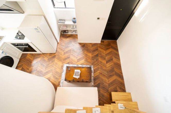 The whole house 1Br/1Lr/1Bt apt nr Changshu rd,M1/7