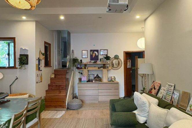 Good lighting 2brs with balcony near Jiaotong University