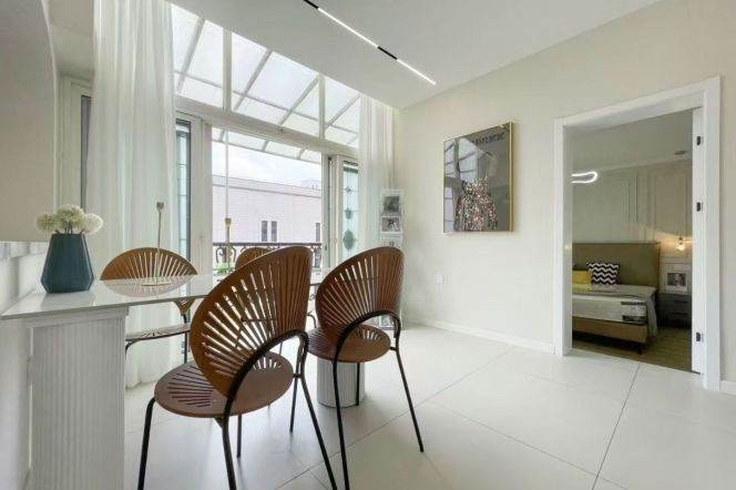 Beautiful 1br@elevator with balcony near Changshou Road