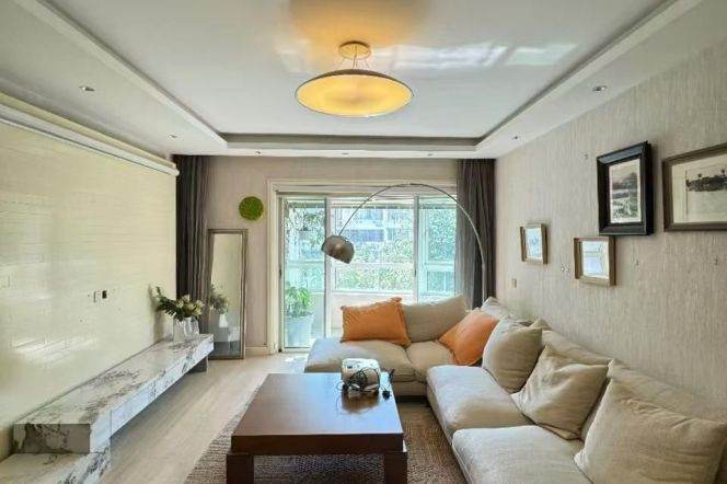 Nice 3Brm With A Balcony Near Line 2/7 Jing'an Temple 