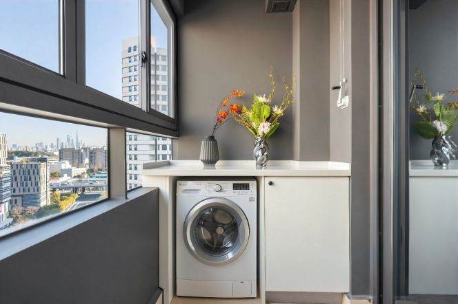 Jing'an modern, well-furnished apt., close to Shanghai Uni. campus for long/ short lease