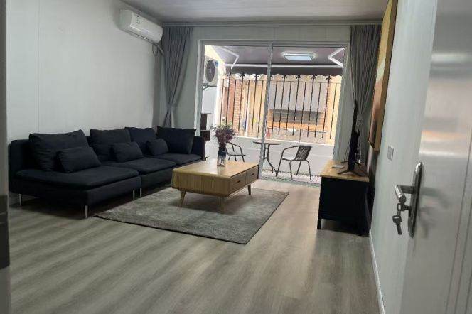 Nice 2br/1lr/yard @jing’an temple  sta 9.2k