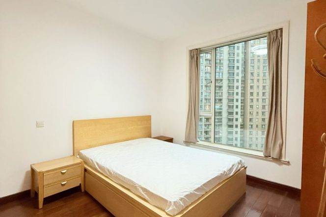 3 Brs, 2 Baths with Balcony, 177 sqm in La Doll @ West Nanjing metro L2