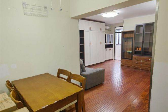 Good price 2 br 3 mins walking to L  8/10 LaoXiMen St.