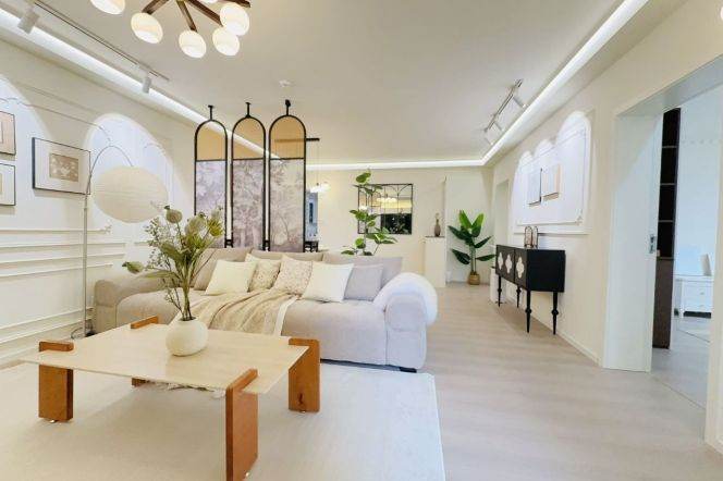 3 Brs, 2 Baths with Floor heating/Central ac, 150 sqm @ Jiaotong uni L10&11