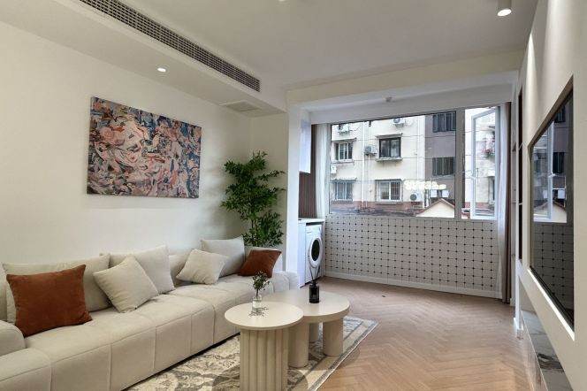 Spacious 1Br + cloakroom | Newly renovated | Jiangsu rd & Wuding rd Mt