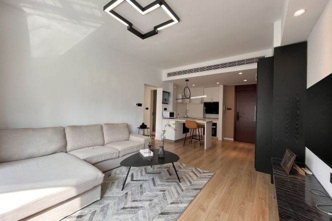 Simple & Beautiful 1BR | West Nanjing rd Metro L2&12&13 |Elevator + heating
