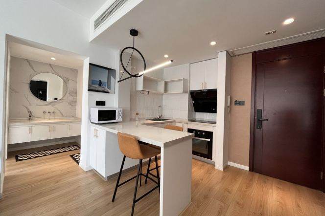 Simple & Beautiful 1BR | West Nanjing rd Metro L2&12&13 |Elevator + heating