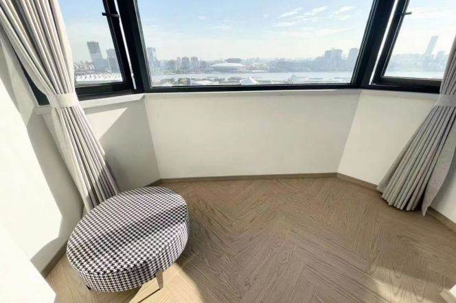modern big 2brs floor heating nice river view open kitchen beside Huang pu river only 14.5K