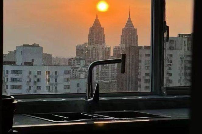 3 Brs, 2 Baths, Floor heating/Central ac, 150 sqm @ Jiangsu metro L2&11