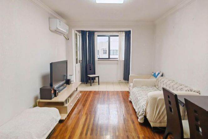 Spacious 1 br with good price on high floor ,easy to L10/11 JiaoTong University St.