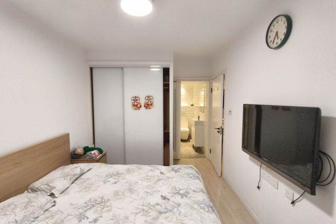 2BR apt with elevator near line 1 Heng'shan Rd can long and short term lease