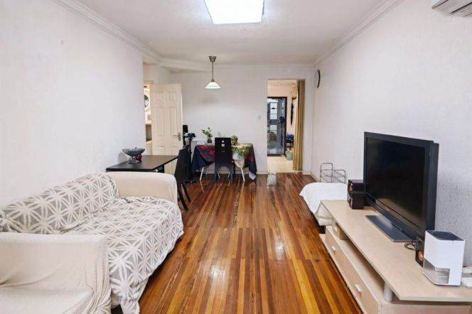 Spacious 1 br with good price on high floor ,easy to L10/11 JiaoTong University St.