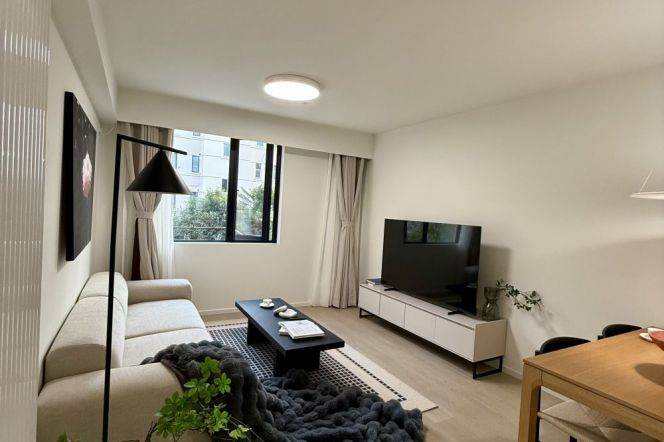 Modern 2brs with floor heating in central Xuhui 