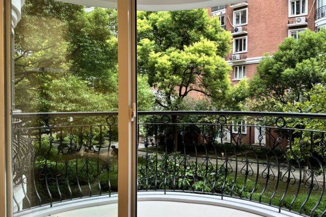 Modern & Cozy 2BR Apt | Zhongshan Park metro L2/3/4 | Balcony +green view