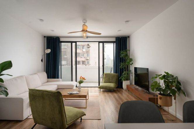 Jing’an Wuding rd/Yanping rd wall heat 3brs apt with balcony; L2/7/14