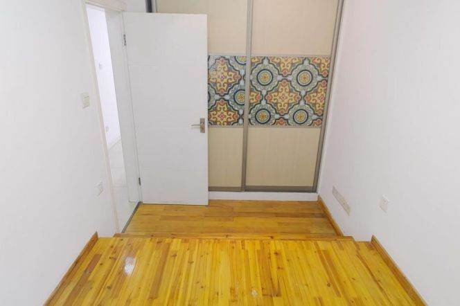 Bright 1 br near XuJiaHui on ZhaoJiaBang Rd . easy to L7/9 ZhaoJiaBang Rd st.+ L1/9/11