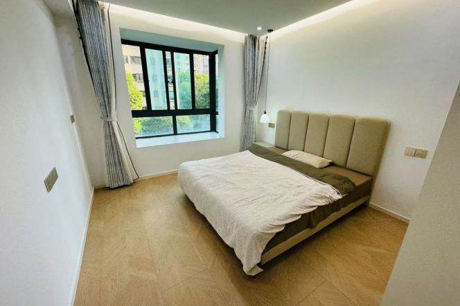 Modern 2brs with floor heating and balcony  near Huang pu river 