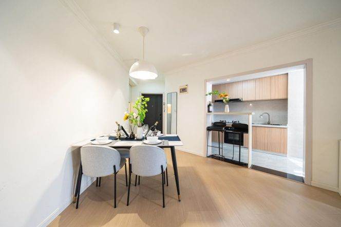 2 Brs, 1 Living room with Floor heating/Central ac/Oven, 120 sqm @ Xujiahui station L9