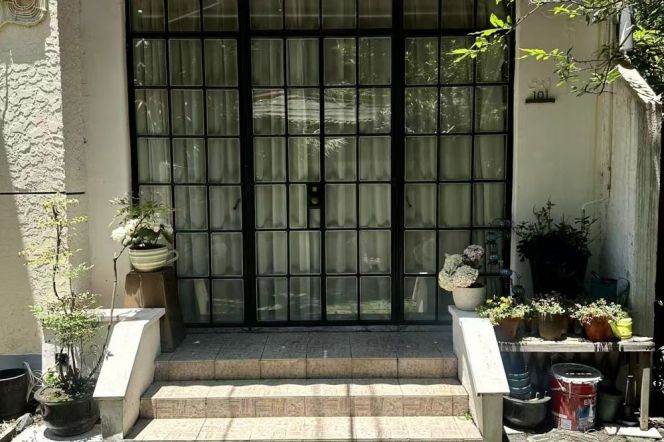 1 br near L1/L10/L12 south shaanxi rd station+floor heating +yard