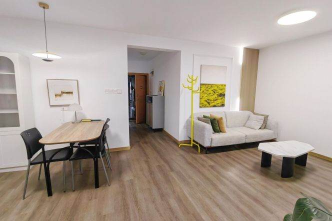 Bright 2 br with same size in XuHui .5 mins walking to L 9/12 JiaShan rd St.