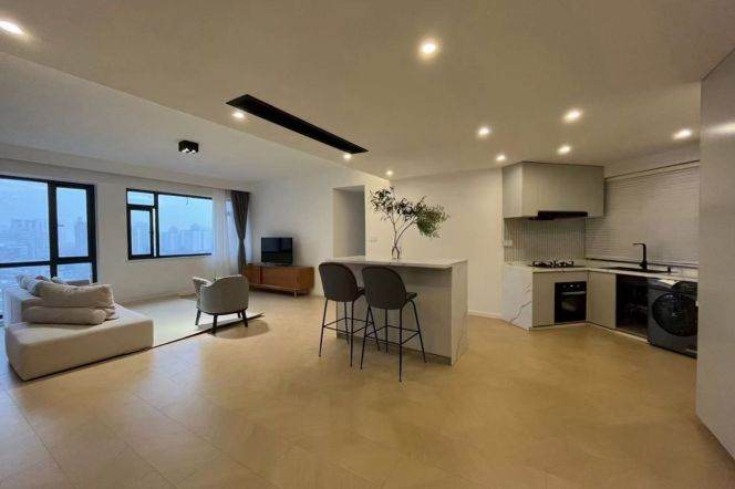 3 Brs, 2 Baths, Floor heating/Central ac/Oven, 160 sqm @ Shanghai stadium L4