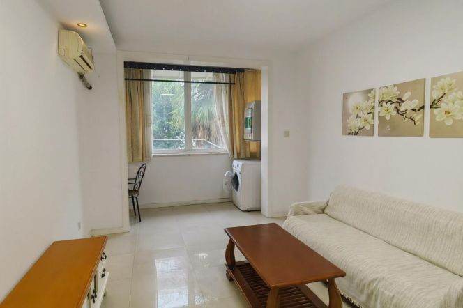 Bright 1 br near XuJiaHui on ZhaoJiaBang Rd . easy to L7/9 ZhaoJiaBang Rd st.+ L1/9/11