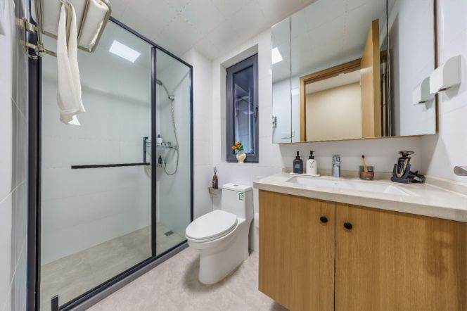 Jing'an modern, well-furnished apt., close to Shanghai Uni. campus for long/ short lease
