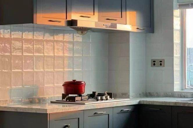 3 Brs, 2 Baths, Floor heating/Central ac, 150 sqm @ Jiangsu metro L2&11