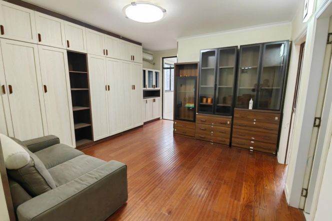 Good price 2 br 3 mins walking to L  8/10 LaoXiMen St.